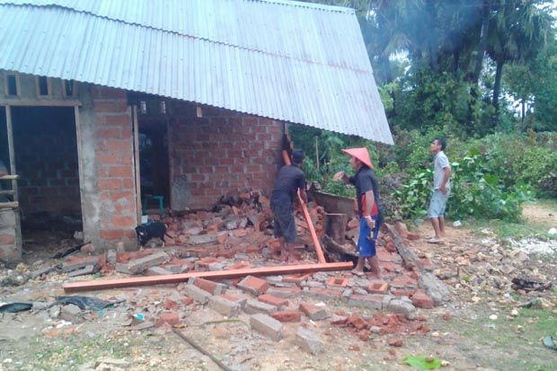 Diterjang Hujan Angin, 17 Rumah Warga RoteNdao Rusak