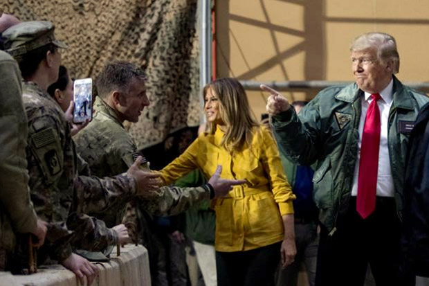 Kejutan, Trump Kunjungi Tentara AS di Zona Perang