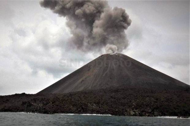 Tinggi Gunung Anak Krakatau Menurun, Korban Tsunami Bertambah