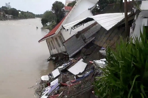 Badai Besar Sapu Filipina, Puluhan Tewas