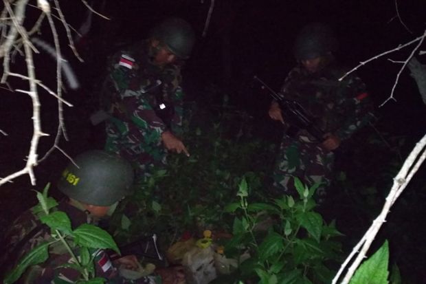Satgas TNI Yonmek 741 Kembali Temukan BBM Siap Edar ke Timor Leste