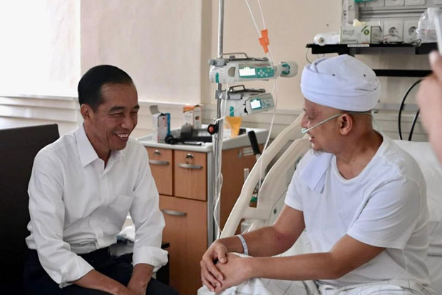 Jenguk Ustaz Arifin Ilham, Jokowi Doakan Lekas Sembuh