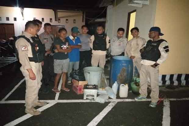 Polisi Amankan 1 Drum Miras Oplosan di Rumah Warga