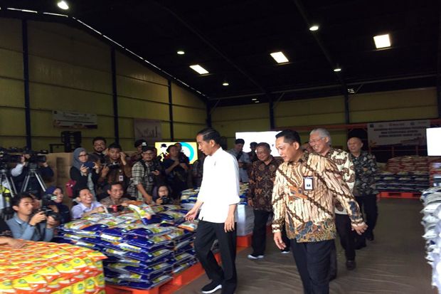 Jokowi Buka Peluang Impor Beras Jika Produksi Beras Bulog Kurang