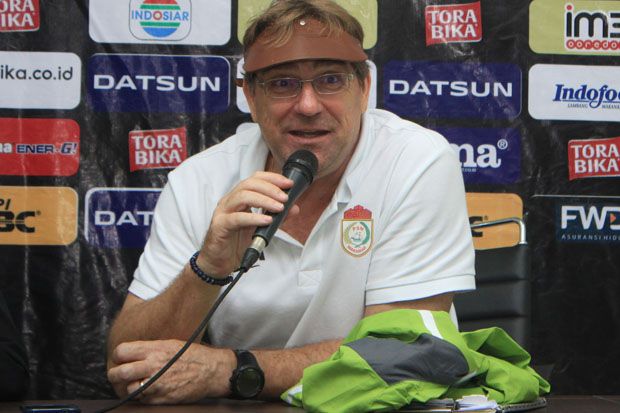 Pelatih Robert Alberts Tinggalkan PSM Makassar