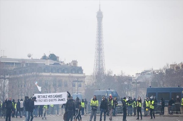Otoritas Prancis Tangkap Ratusan Demonstran Rompi Kuning