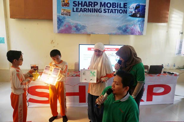 Edukasi Lingkungan, Sharp Indonesia Sambangi Siswa SDIT di Jember