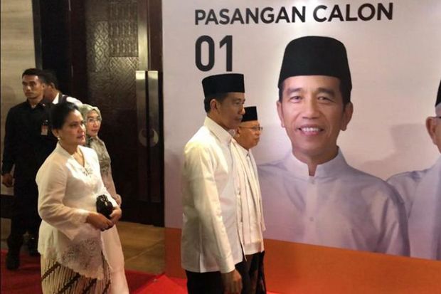 Jokowi-Maruf Hadir Kenakan Kemeja Putih-putih