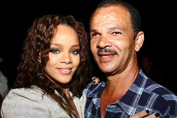 Gara-Gara Fenty, Rihanna Tuntut Ayah Kandungnya Sendiri