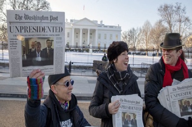 Heboh, Koran Tiruan Washington Post Beritakan Trump Mundur