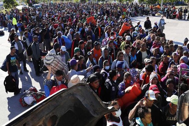 Ribuan Migran Amerika Tengah Melintas Perbatasan Meksiko