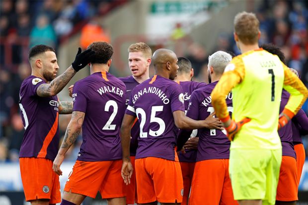 Gunduli Huddersfield, City Terus Tekan Liverpool