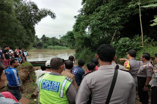 Perahu Eretan Hanyut di Sungai Ciujung, 18 Penumpang Selamat, 2 Hilang