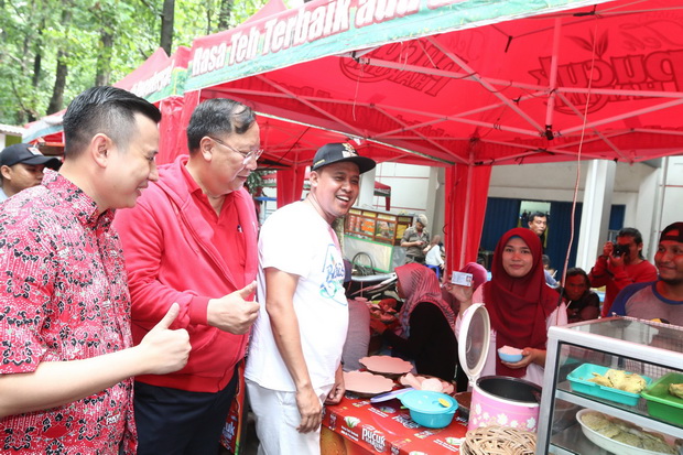 Beragam Masakan Nusantara Bisa Dijumpai di Food Street Hutan Kota