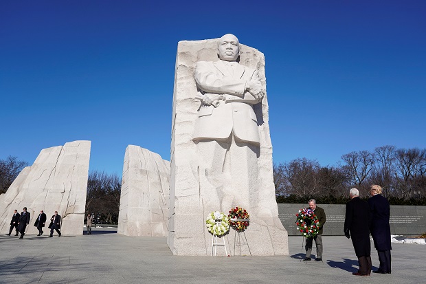 Trump Mendadak Datangi Memorial Tokoh Pejuang Hak Sipil AS