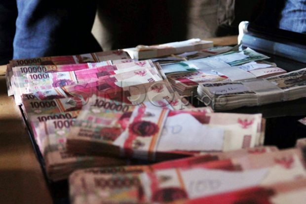 KPK Amankan Uang Pecahan Rp100 Ribu di Dalam Kardus