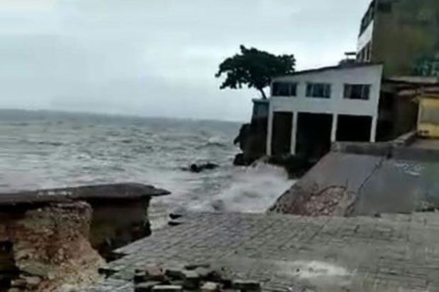 Tembok Pemecah Gelombang Rusak, Ombak 7 Meter Ancam Perairan NTT