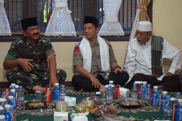 Kapolri dan Panglima TNI Berkunjung ke Ponpes Buntet Cirebon