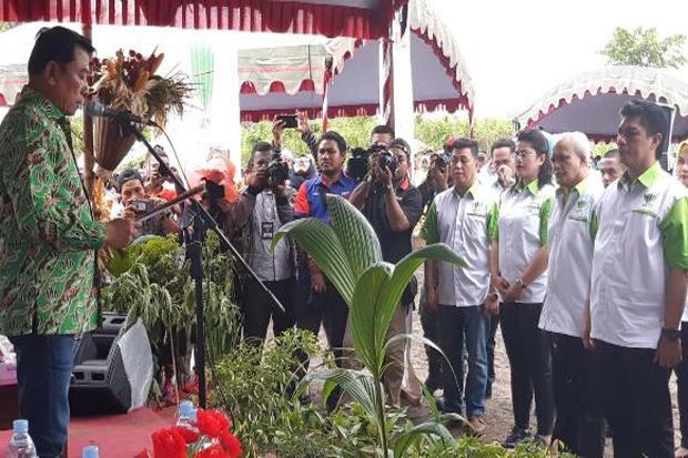 Moeldoko Lantik Danny Missy Jadi Ketua DPP HKTI Maluku Utara