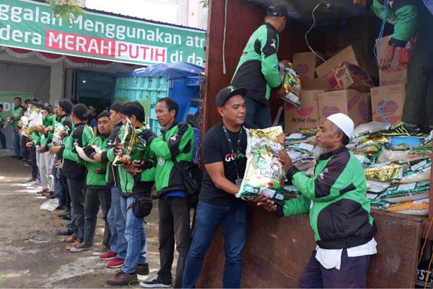 GoJek Distribusikan Bantuan Awal 15 Ton untuk Korban Banjir di Sulsel