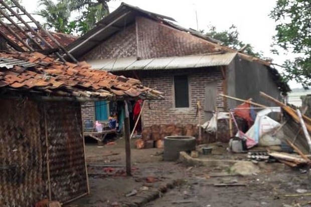 2 Dusun Diterjang Puting Beliung, 29 Rumah Warga Karawang Rusak