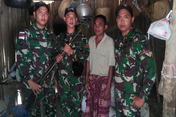 Dibujuk TNI, Warga Perbatasan Serahkan Senjata Zastava M-48