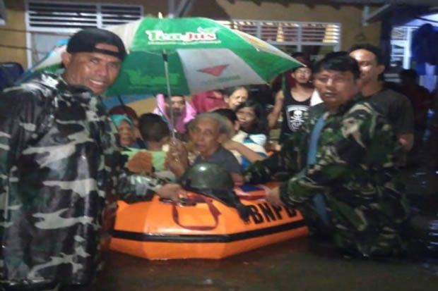 Banjir Rendam Pekalongan, Prajurit TNI Dikerahkan Evakuasi Korban