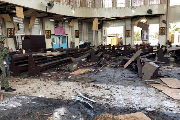 Bom Kembar di Gereja Filipina Selatan Tewaskan 21 Orang
