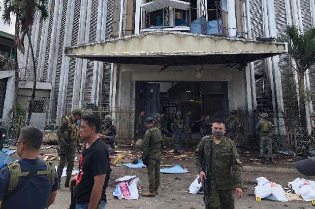 Aparat Keamanan Filipina Buru Pelaku Pengeboman Gereja