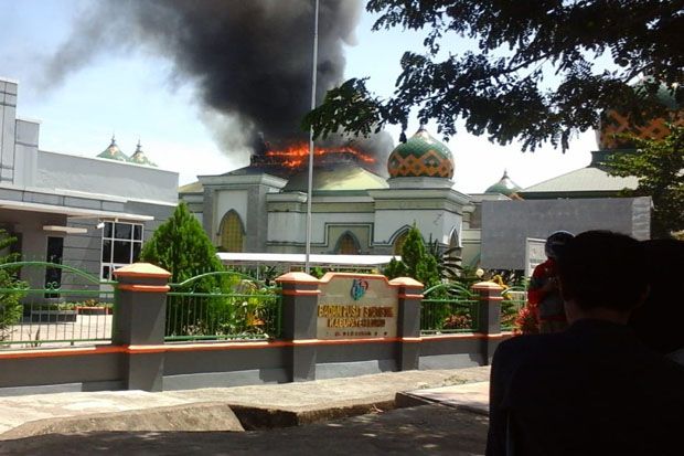 Masjid Agung Belopa Terbakar, Diduga Api dari Pengerjaan Pengelasan