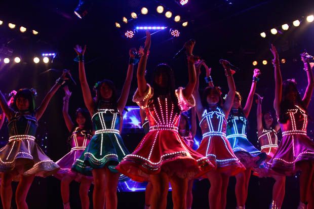 Pakai Kostum Berlampu LED, JKT48 Nggak Takut Kesetrum