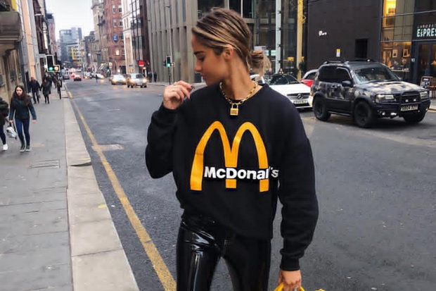 Rumah Mode Zara Rilis Fesyen Item Bertema McDonalds