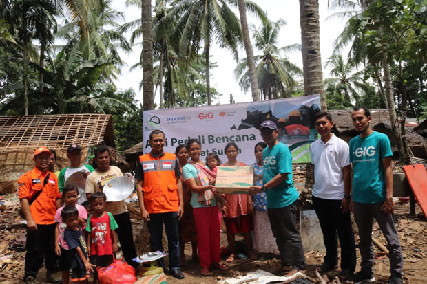 Indosat M2 Salurkan Bantuan Korban Tsunami Selat Sunda
