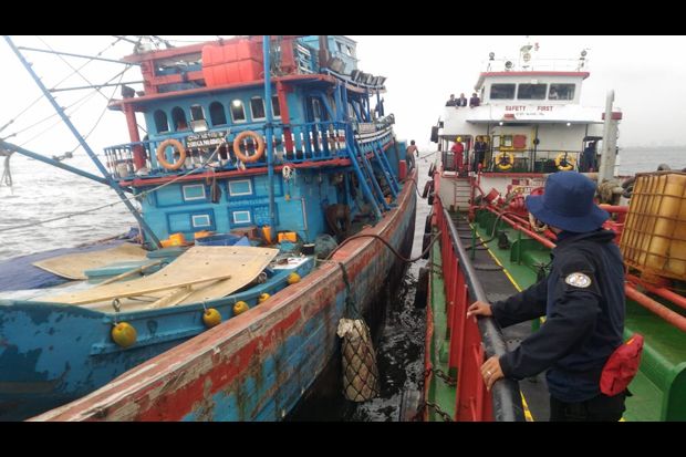 Bakamla Tangkap Dua Kapal di Teluk Jakarta, Diduga Transfer BBM Ilegal