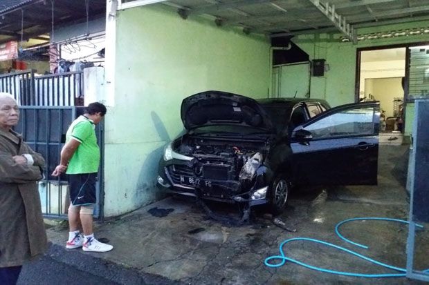 Teror Bakar Mobil Hantui Warga Semarang