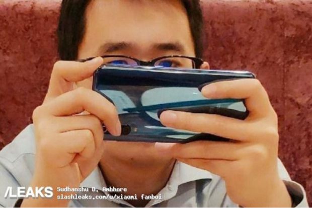 Bocoran Foto Xiaomi Mi 9 Tampilkan Ponsel Hadir dengan 3 Kamera