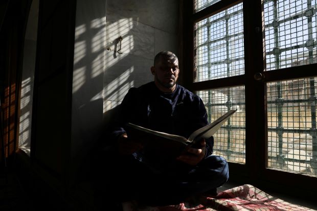 Gara-gara Fotonya sebagai Binaraga, Muazin Masjid Israel Dipecat