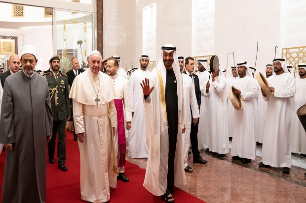 Kecam Perang Yaman, Paus Justru Disambut Karpet Merah di UEA