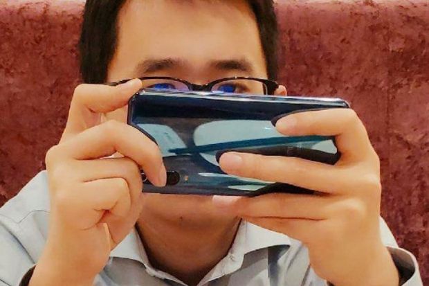 Xiaomi Ketahuan Sedang Bekerja Membangun Handphone Kamera Dual-Hole