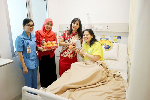 Siloam Hospitals Purwakarta Rayakan Imlek Bersama Pasien