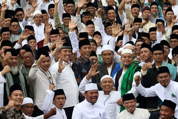 Bertemu Kiai dan Habaib, Jokowi: Perkuat Ukhuwah Ulama dan Umaro