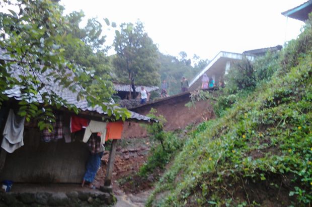 2 Rumah di Kabupaten Semarang Tertimbun Tanah Longsor