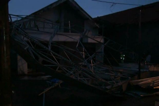 Puting Beliung Terjang Kawasan Tanggulangin-Sidoarjo, Puluhan Rumah Warga Rusak