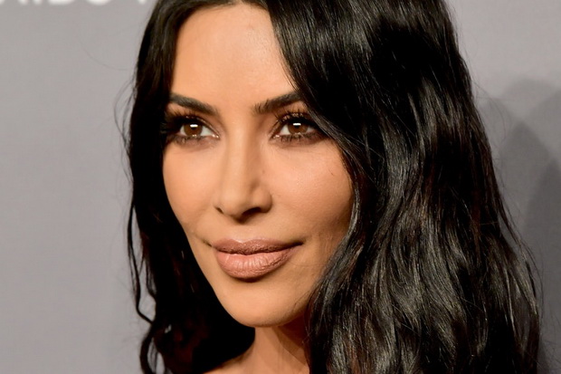 Lewat Media Sosial, Kim Kardashian Tunjukkan Perjuangan Melawan Psoriasis