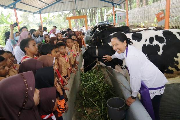 Menteri Rini Dorong BUMN Terus Dukung Program Hutan Sosial