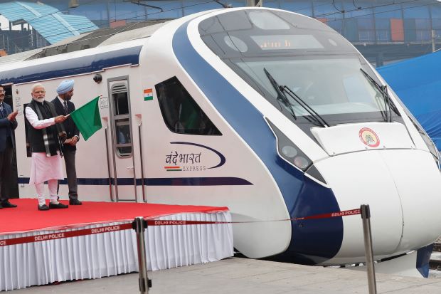 Kereta Cepat Pertama Buatan India Mogok usai Diresmikan PM Modi