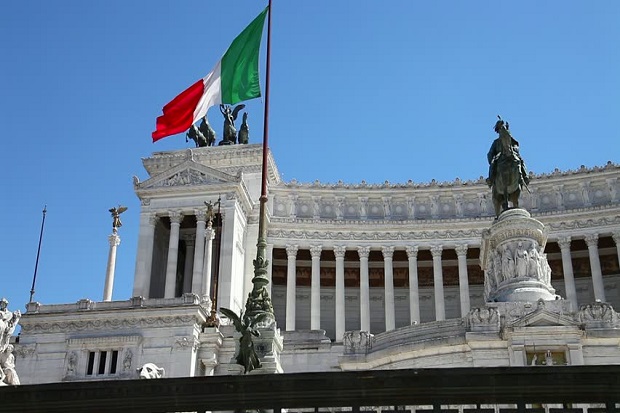 Italia akan Berikan Kursus Pengusiran Setan pada Guru Sekolah