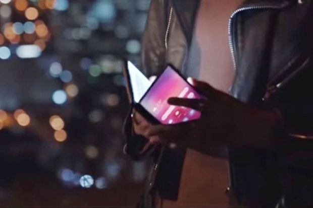 Ponsel Layar Lipat Samsung Secara Resmi Akan Disebut Galaxy Fold