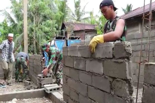 TNI Bedah Rumah Tak Layak Huni di Desa Terpencil Aceh Selatan