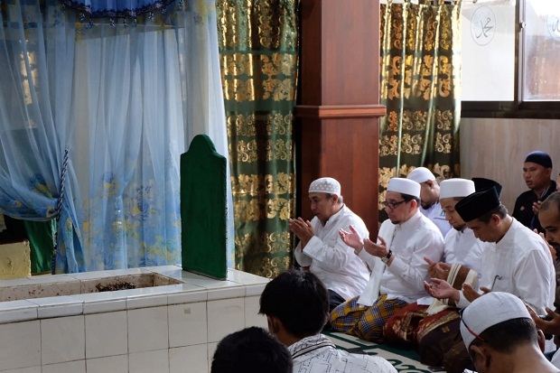 Ziarah ke Gresik, Habib Salim Ajak Teladani Semangat Penyebar Islam Nusantara